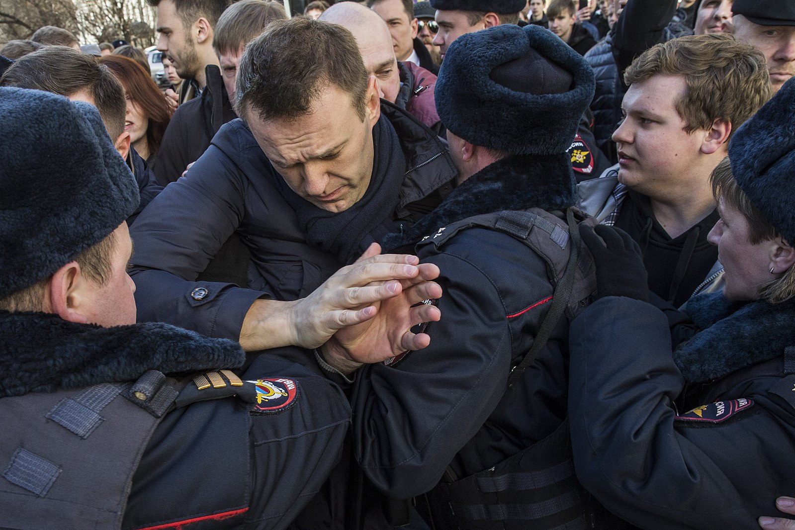 Задержание Алексея Навального на митинге Он вам не Димон