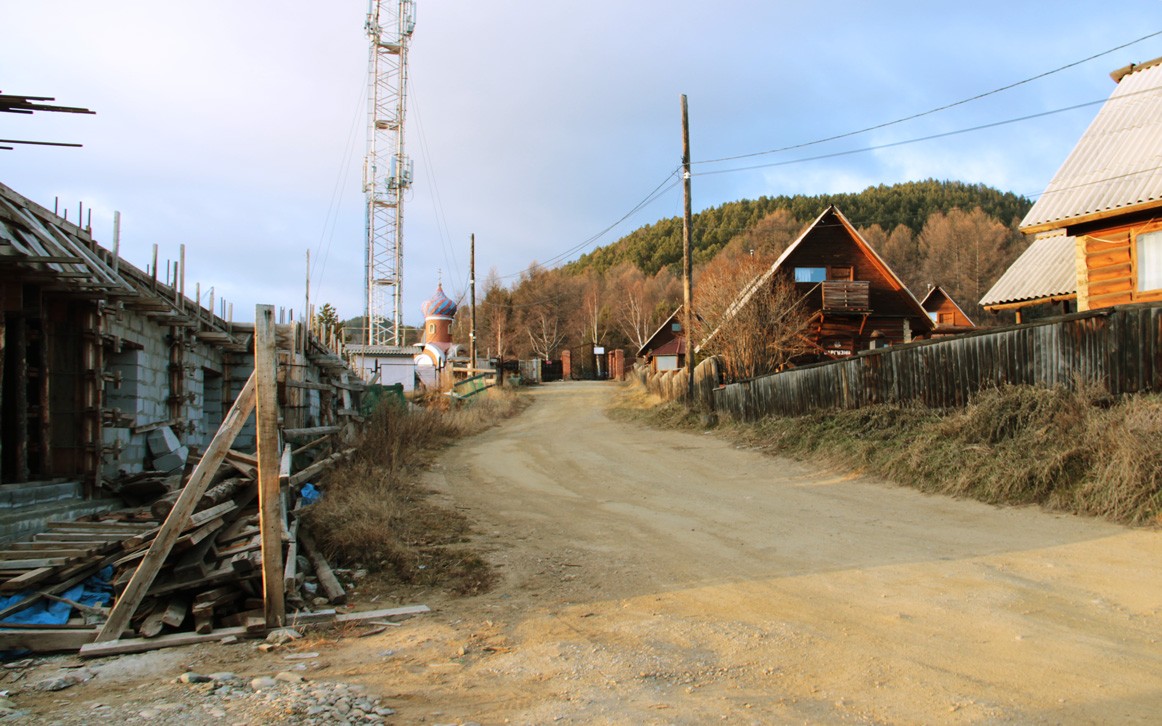 Стройка на Горького 29Ж (слева), Листвянка
